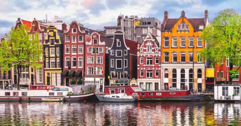 Amsterdam Travel Guide for First-Time Visitors