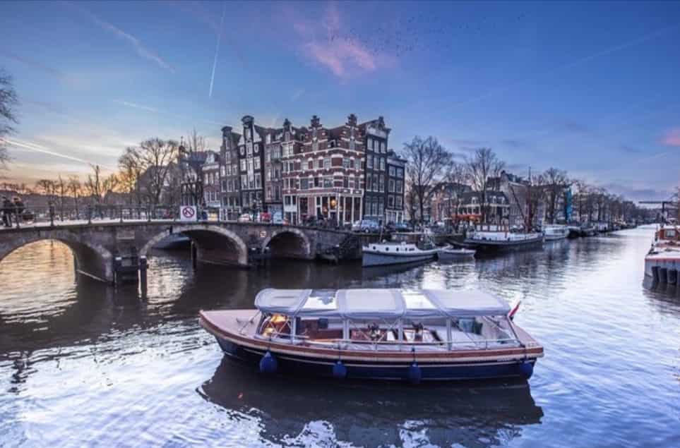 Canal Cruise in Amsterdam Canal Cruise in Amsterdam